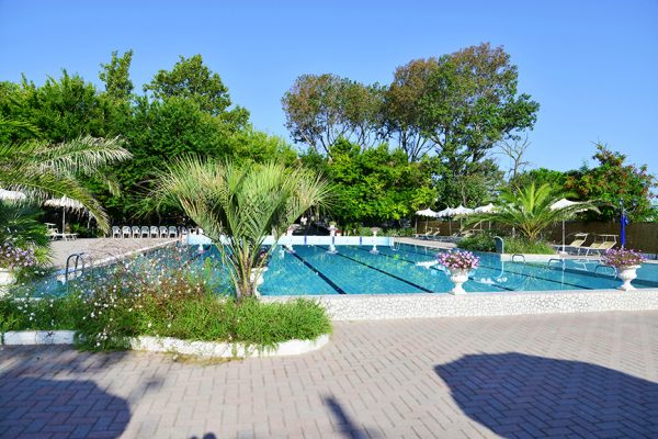 hotel bellaria con piscina